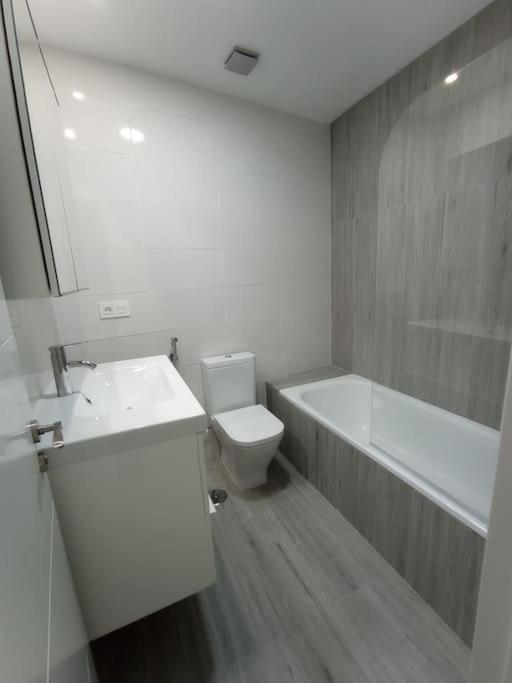 4 Pkg Marmoles Apartament Malaga